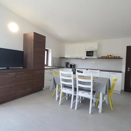 Domecek Ve Frymburku بيت للعطل